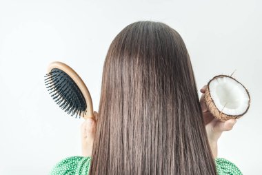 Hindistan cevizi yağına dikkat ederek mükemmel saç. Yüksek kalite fotoğraf