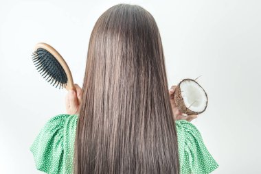 Hindistan cevizi yağına dikkat ederek mükemmel saç. Yüksek kalite fotoğraf