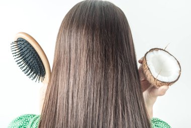 Hindistan cevizi yağına dikkat ederek mükemmel saç. Yüksek kalite fotoğraf