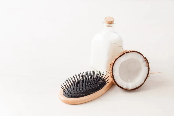 Concepto Cuidado Del Cabello Con Aceite Coco Sobre Fondo Blanco — Foto de Stock