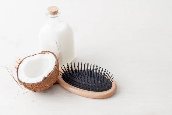 Haarverzorgingsconcept Met Kokosolie Witte Achtergrond Hoge Kwaliteit Foto — Stockfoto
