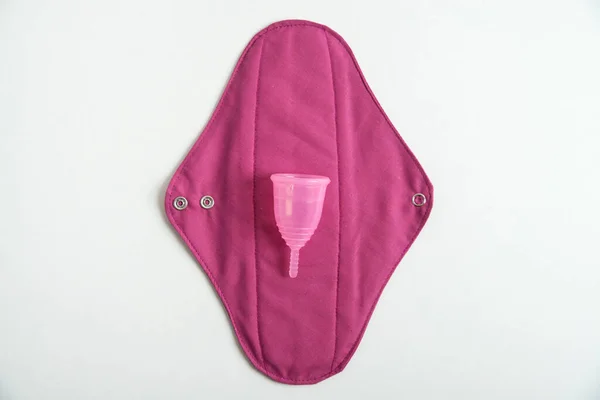 Återanvändbar Bomullspad Och Menstruationskopp Som Ett Alternativ Till Engångsbruk Högkvalitativt — Stockfoto