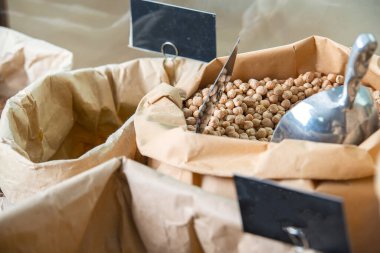 Plastiksiz ürün alma süreci. Yüksek kalite fotoğraf