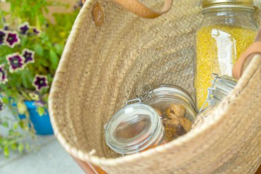 Plastiksiz ürün alma süreci. Yüksek kalite fotoğraf