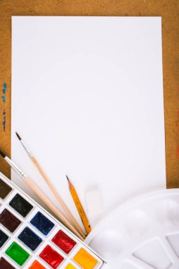 suluboya arkaplan, sanatçı için fırçalar ve sanat eserleri için beyaz boşluk