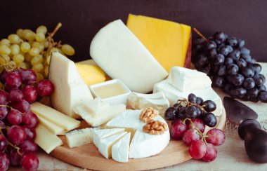 Tahtadaki meyveli seçici peynir çeşitleri