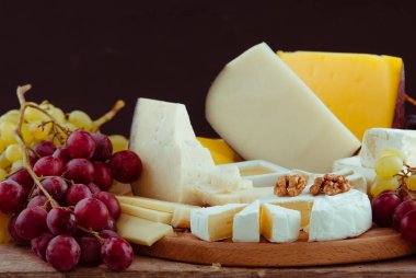 Tahtadaki meyveli seçici peynir çeşitleri