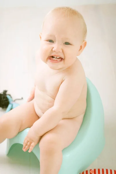 Cute Emotional Baby Training Piss Pot — Fotografia de Stock