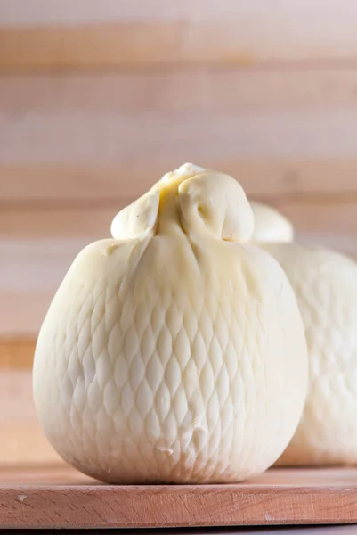 Queijo Italiano Fresco Caciocavallo Tábua Madeira — Fotografia de Stock