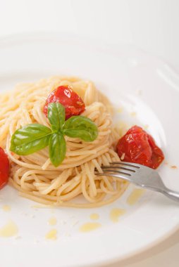 Çeri domatesli makarna.