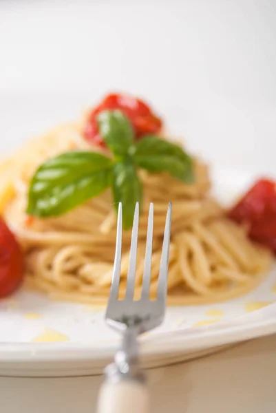 Délicieuses Pâtes Spagetti Aux Tomates Cerises Adossées — Photo