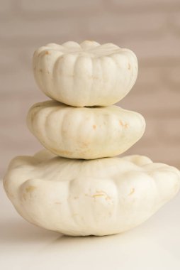 Değişik boyutlarda olgun bir pattinson. Yüksek kalite fotoğraf.