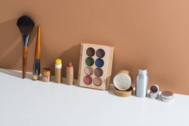 Makyaj için plastiksiz kozmetik. Yüksek kalite fotoğraf