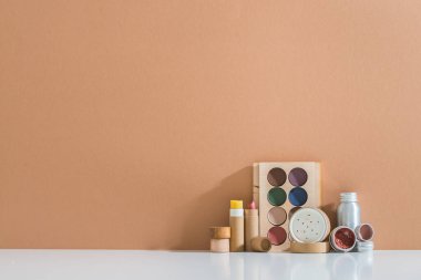 Makyaj için plastiksiz kozmetik. Yüksek kalite fotoğraf