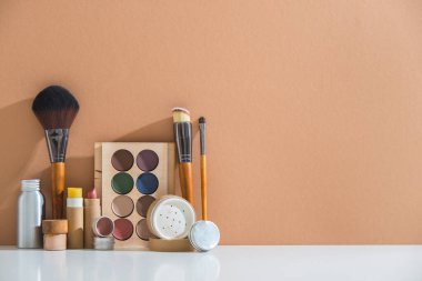 Makyaj için plastiksiz kozmetik. Yüksek kalite fotoğraf