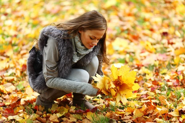 秋の女性 — ストック写真