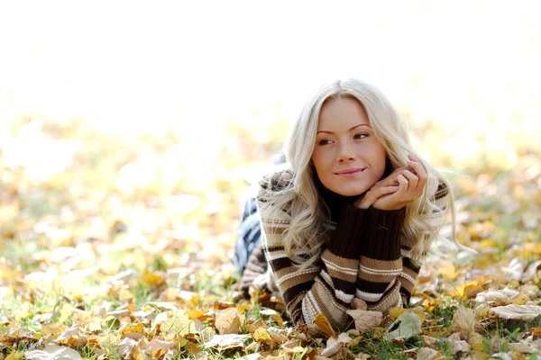 Autumn woman — Stock Photo, Image