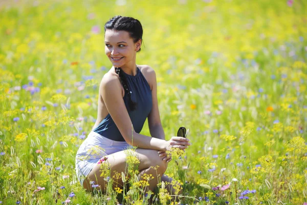 Beautiful woman outdoors — Stock Photo, Image