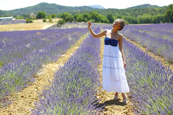 Woman standing on a lavender field — Stock Photo, Image