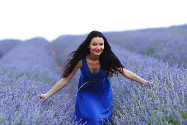 Woman standing on a lavender field — Stock Photo, Image