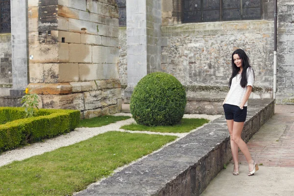 Femme dans le parc — Photo