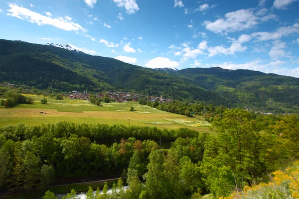 Berget dalen i schweizare — Stockfoto