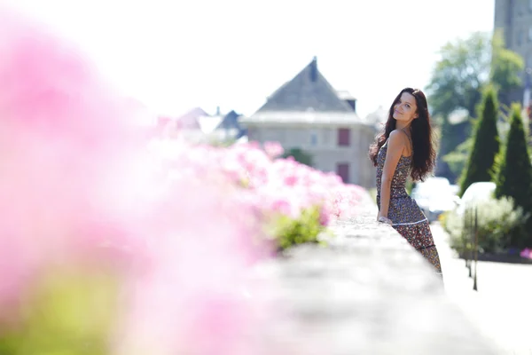 Woman in flowers — Stock Photo, Image