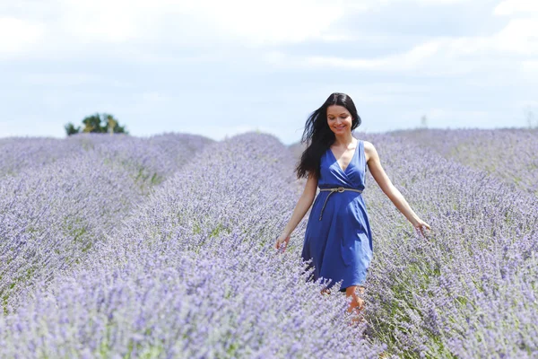 Woman standing on a lavender field — Stock Photo, Image