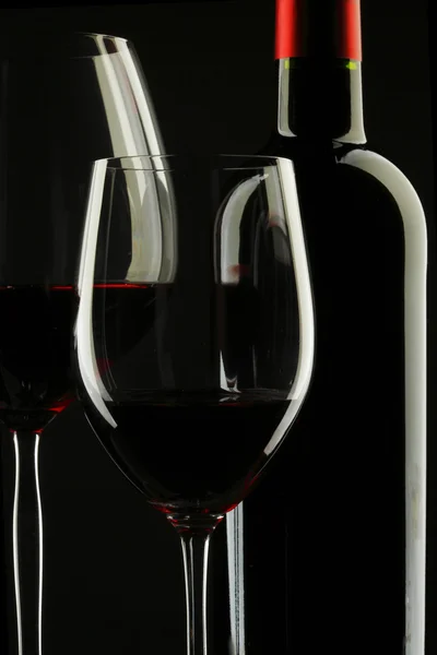 Червоне вино Скляний силует Чорний фон — стокове фото