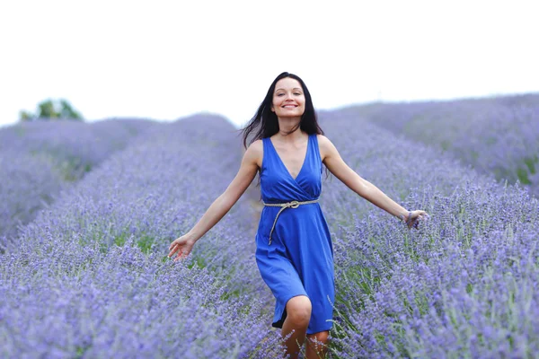 Woman standing on a lavender field — Stock Photo, Image