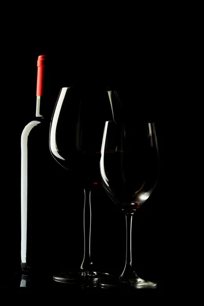 Silueta de cristal de vino tinto Fondo negro — Foto de Stock