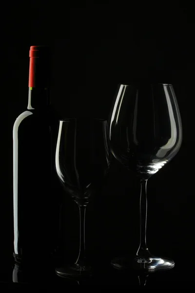 Silueta de cristal de vino tinto Fondo negro — Foto de Stock