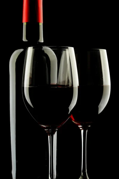 Silueta de cristal de vino tinto Fondo negro —  Fotos de Stock