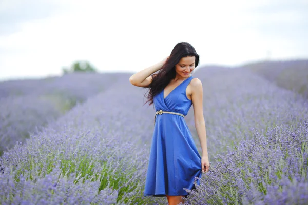 Woman standing on a lavender field — Stock Photo, Image