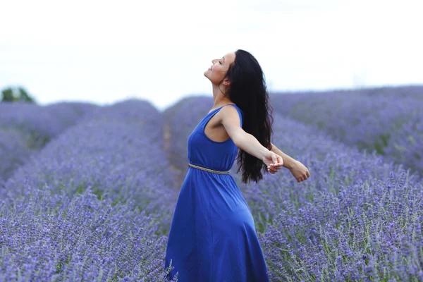 Woman standing on a lavender field — Stock Photo, Image