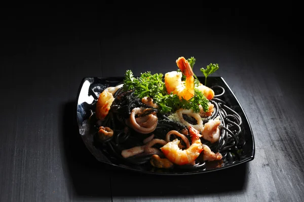 Black spaghetti with seafood — Stock Photo, Image