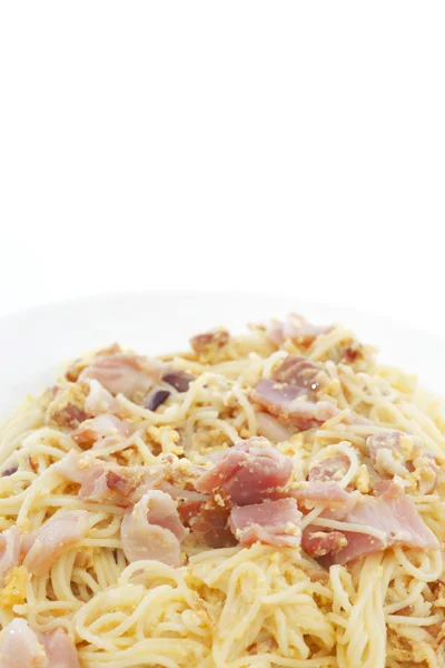 Spaghetti carbonara with fried bacon — Stock Photo, Image