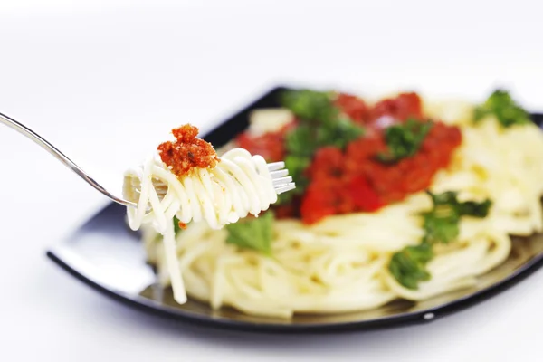 スパゲティ ボロネーゼとフォーク — ストック写真