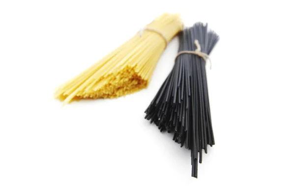 Black and white dry spaghetti — Stock Photo, Image