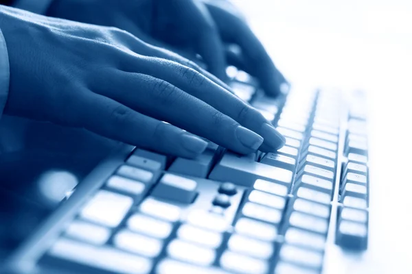 Keyboard work hand — Stock Photo, Image