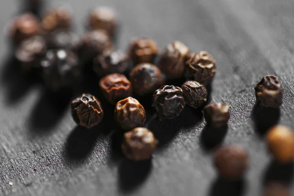 Black peppercorns — Stock Photo, Image