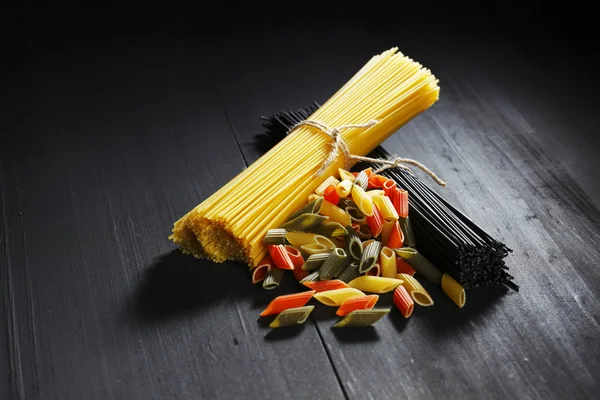 Różne włoski makaron — Zdjęcie stockowe