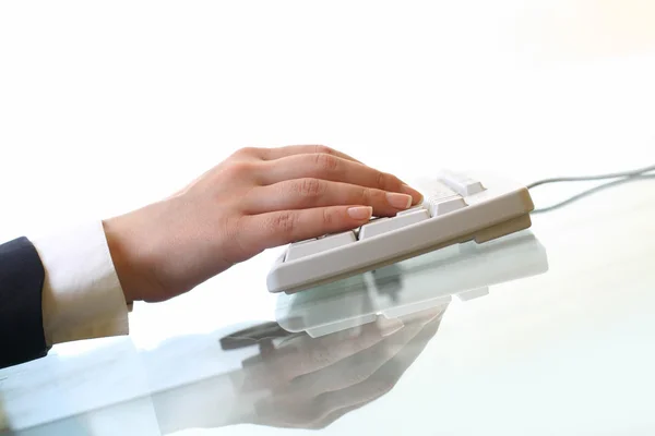 Trabajo en teclado — Foto de Stock