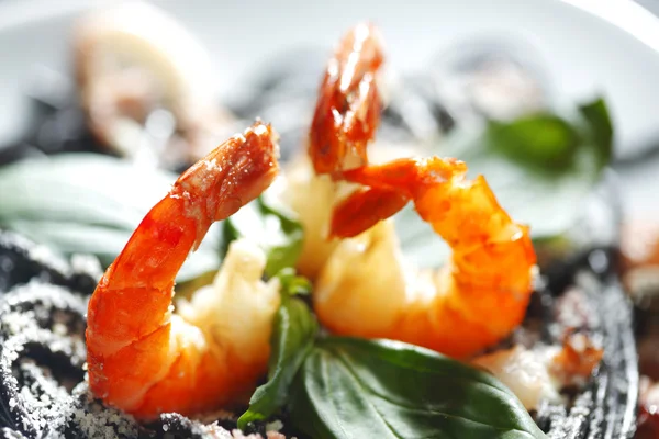 Black spaghetti with seafood — Stock Photo, Image