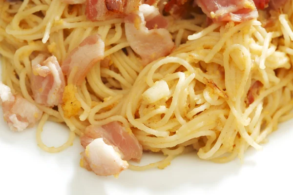 Spaghetti carbonara with fried bacon — Stock Photo, Image