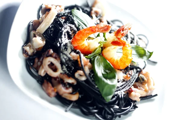 Black spaghetti with seafood — Stock Photo, Image