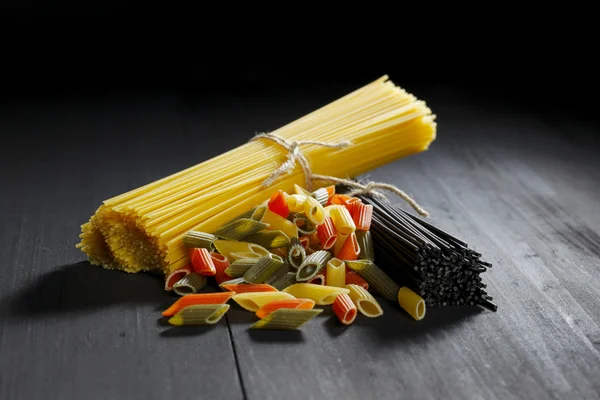 Różne włoski makaron — Zdjęcie stockowe