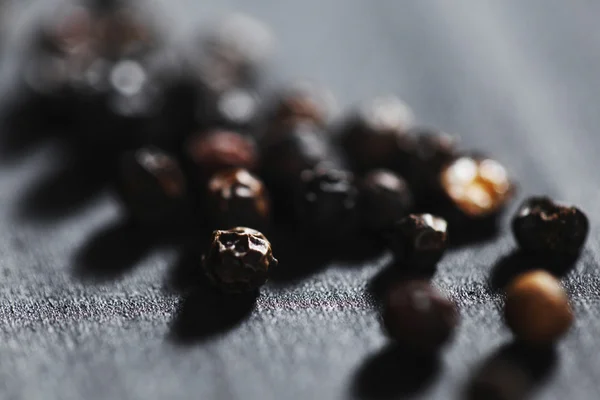 Black peppercorns — Stock Photo, Image