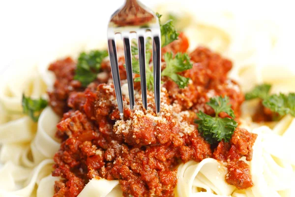 Espaguetis boloñesa y tenedor —  Fotos de Stock