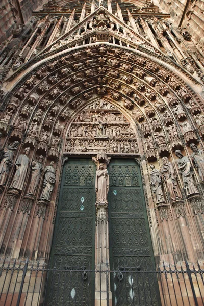 A strasbourgi katedrális kapuk — Stock Fotó